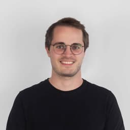 Matthias Dörfler - Gründer & Leitender Entwickler - Über 10 Jahre Erfahrung in der Softwareentwicklung und in den Bereichen Cloud-Architektur und AI-Engineering.